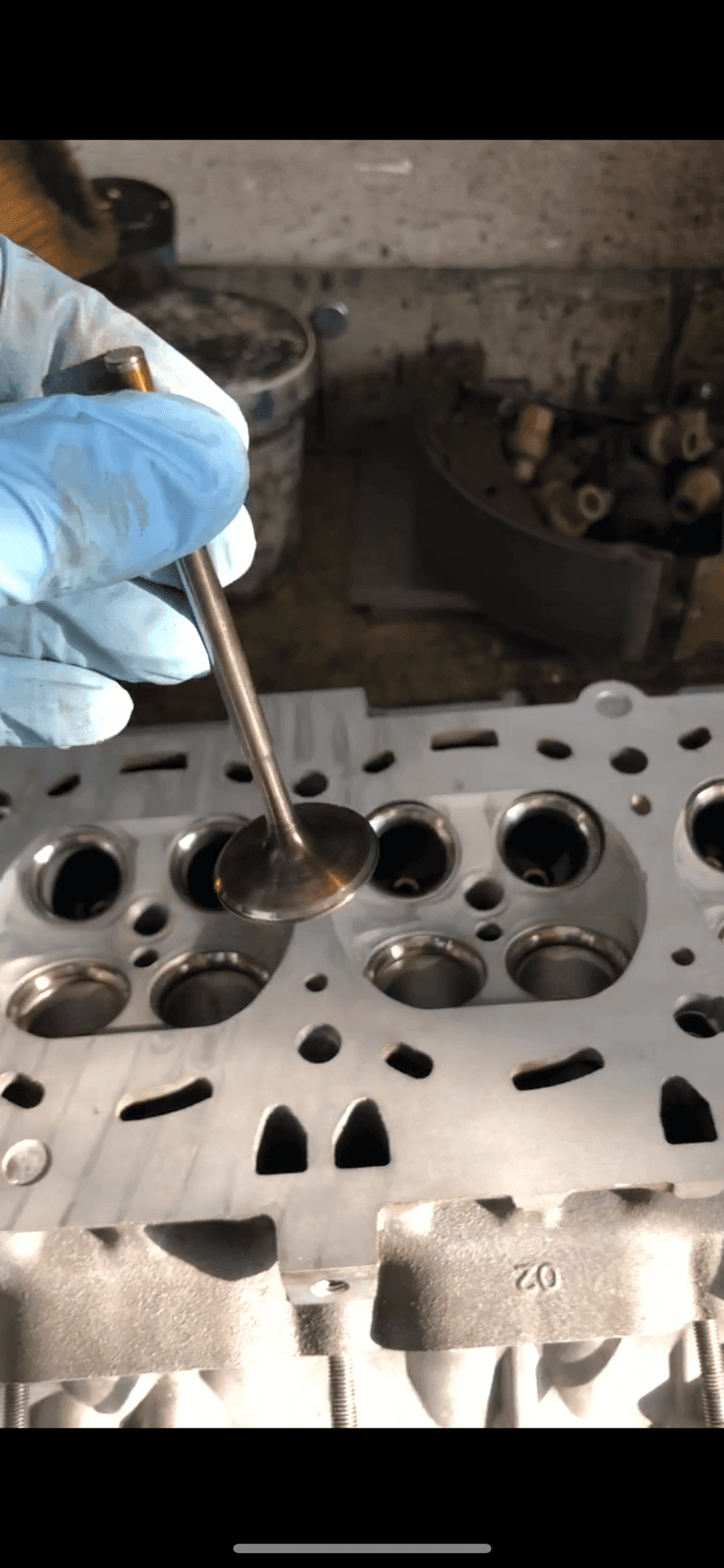 Broušení hlavy motoru